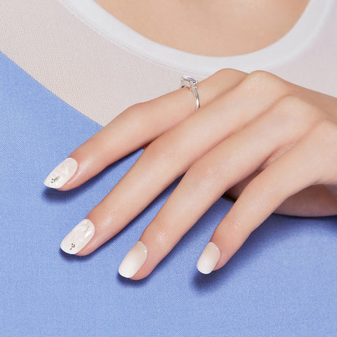 Dashing Diva Magic Press White Marble (Regular Round) Nail Tips