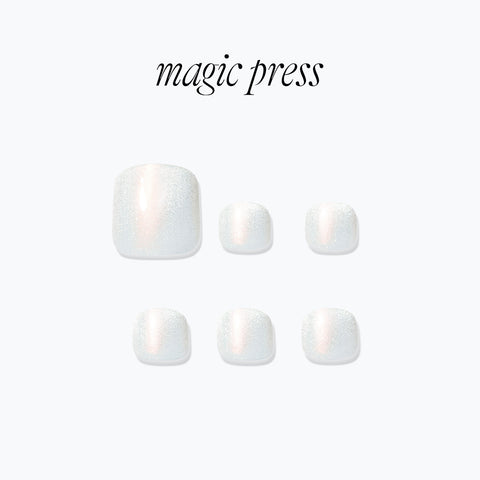 Dashing Diva Magic Press Pedicure White Fuzzy