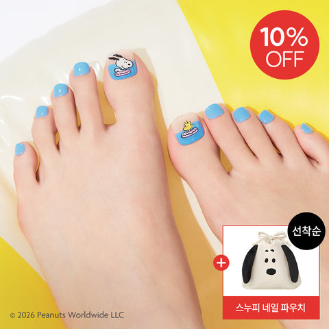 Dashing Diva Magic Press Snoopy Nail & Pedi 2-Piece Set + Snoopy Nail Pouch (Gift)