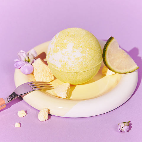 Chasing Rabbit To The Moon Bath Bomb 180g x2 (Vegan Rosewood Scent)