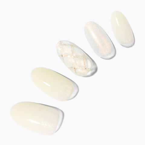 Dashing Diva Magic Press Shimmer Quilting (Almond) Nail Tips