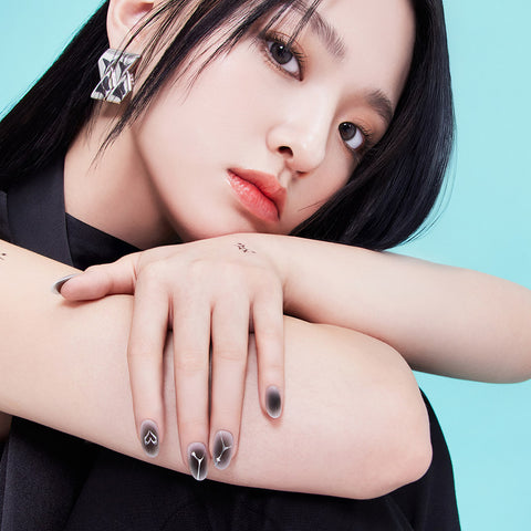 Dashing Diva Magic Press Smoke Shade (Almond) Nail Tips