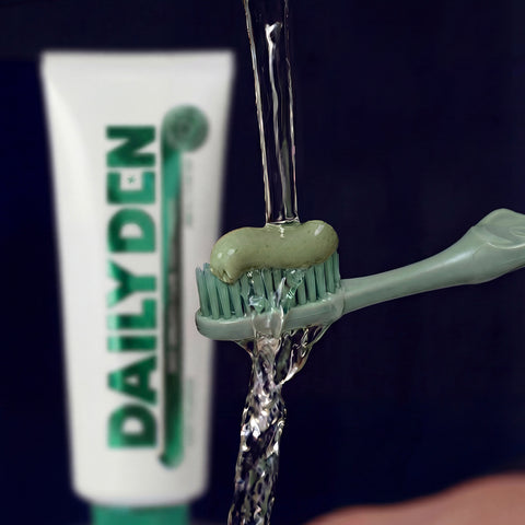 Byour DailyDen Giant Wing Toothbrush 7-count + Fluoride Bad-Breath Care Toothpaste 2 x 100g
