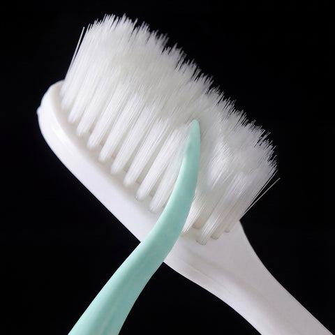 Byour DailyDen Giant Wing Toothbrush 7-count + Fluoride Bad-Breath Care Toothpaste 2 x 100g