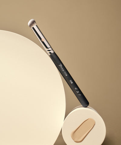 Picasso Blur Cover Base Brush 2-Piece Set (FB22 + 270 + Mesh Standing Pouch + Mini Soap)