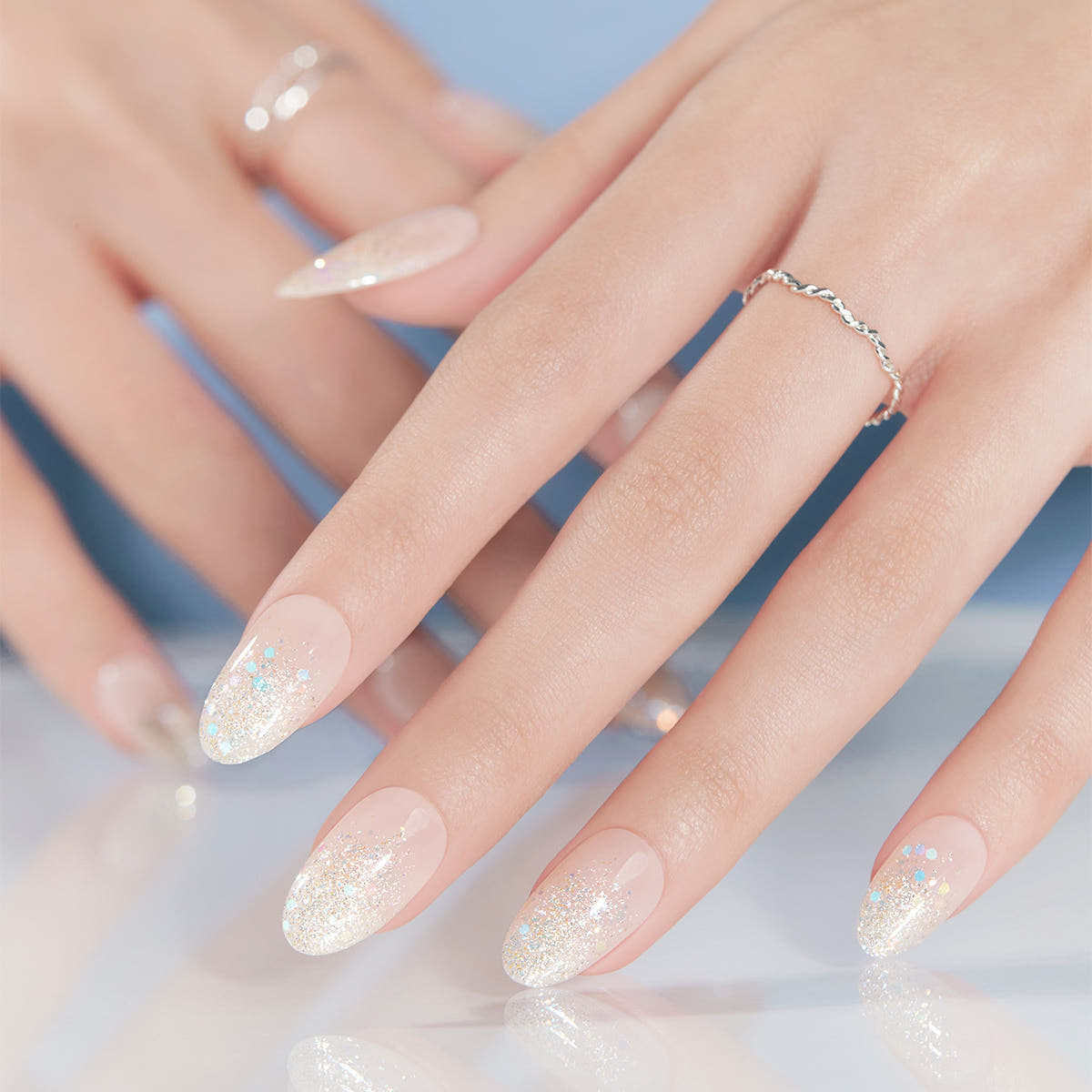 Dashing Diva Magic Press Highlight (Almond) Nail Tips
