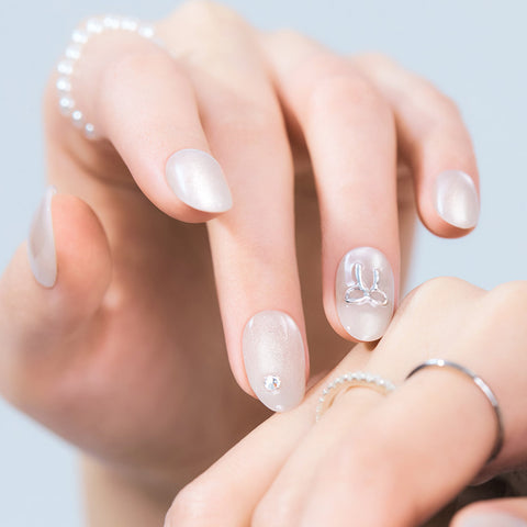 Dashing Diva Magic Press Serin (Almond) Nail Tips