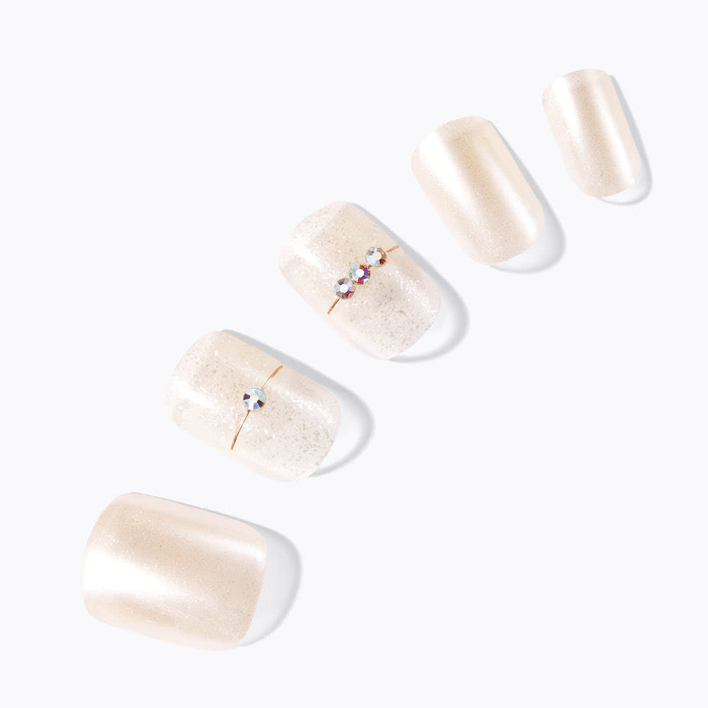 Dashing Diva Magic Press Bridal Veil (Regular Round) Nail Tips