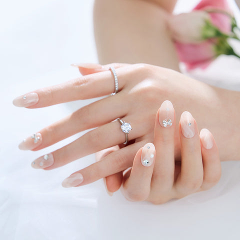 Dashing Diva Magic Press Milky Veil (Almond) Nail Tips