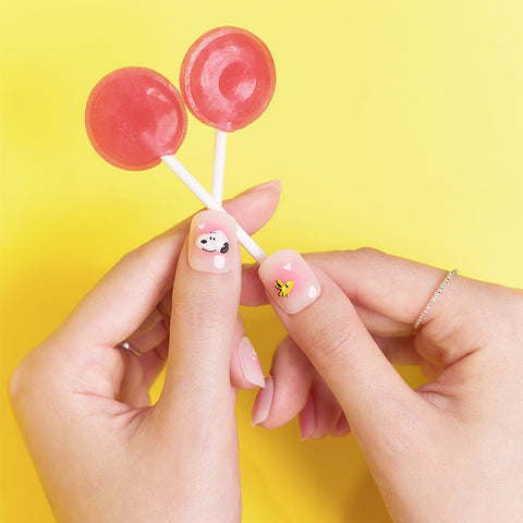 Dashing Diva x Peanuts Magic Press Lovely Snoopy (Regular Round) Nail Tips