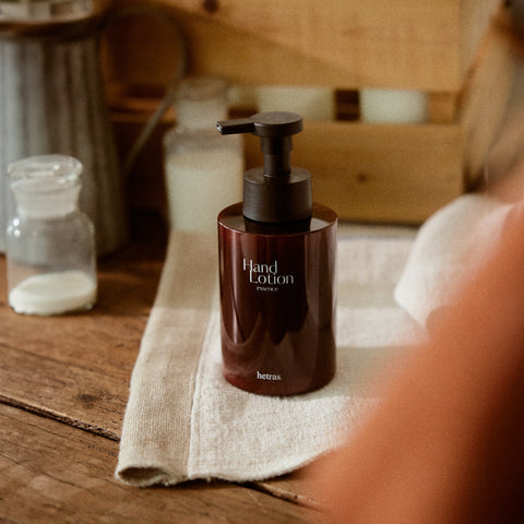 Hetras Perfume Essence Hand Lotion 515ml