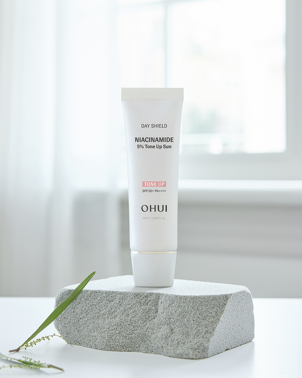 OHUI Day Shield Niacinamide 5% Tone-Up Sun SPF50+ PA++++ 50ml
