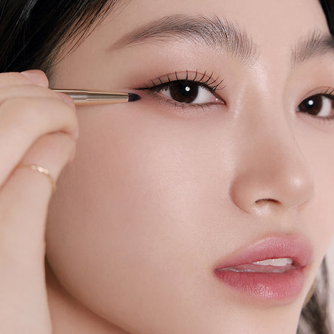 The Tool Lab Volume Aegyo-sal Duo Glitter Under-Eye Shadow (with Eyeshadow Brush)