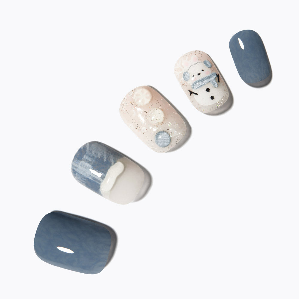 Dashing Diva Magic Press Mellow Snow (Regular Round) Nail Tips