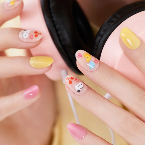 Dashing Diva X Peanuts Magic Press Crayon Snoopy (Oval) Nail Tips