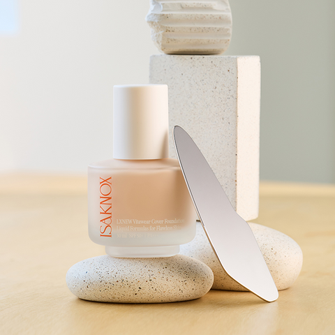 ISA KNOX Vita Wear Cover Foundation Spatula
