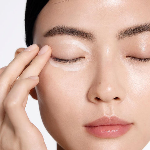 Soonsu Beauty Concentrated Ginseng Rejuvenating Eye Cream application use