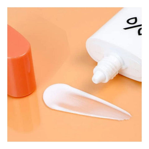 Soonsu Beauty 5α Control No Sebum Sun Lotion texture close-up